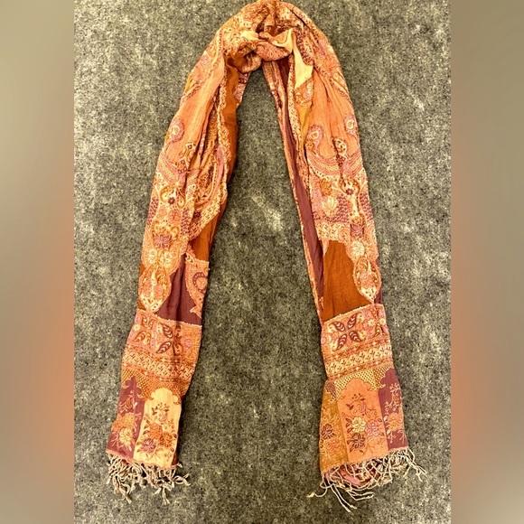 Purple & Pink Paisley Scarf/Shawl - Picture 3 of 4